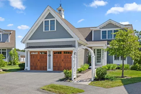 17 Canter Brook Ln #17, Hamilton, MA 01982
