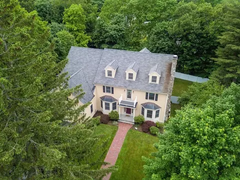 14 Nassau Dr, Winchester, MA 01890