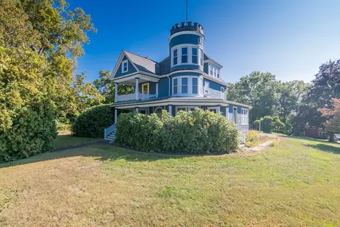 108 College St, South Hadley, MA 01075