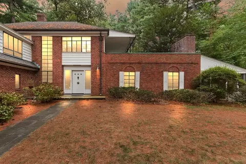 1217 Main St, Lynnfield, MA 01940