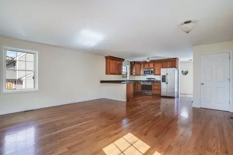 Living - 40 Comet Rd, Methuen, MA 01844 photo 1 of 5