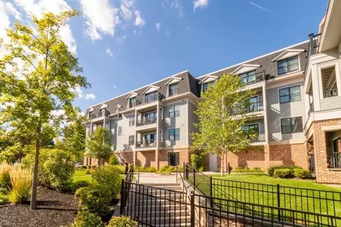 131 Eliot #305, Milton, MA 02186