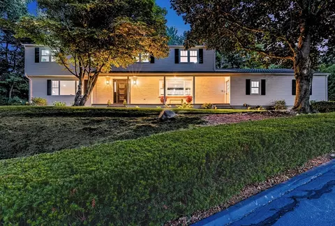 20 Rawson Hill Dr, Shrewsbury, MA 01545