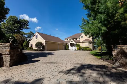 178 Black Cat Rd, Plymouth, MA 02360