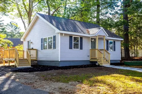 7 Groveland St, Ayer, MA 01432