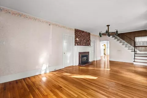 Living - 501 Pine St, Fall River, MA 02720 photo 8 of 10