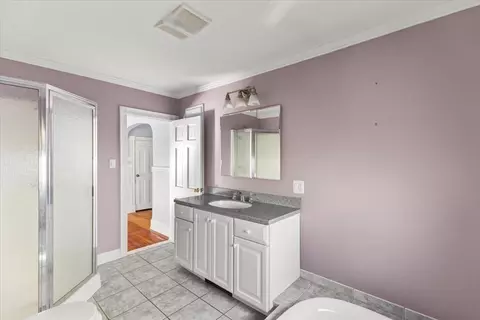 Bath - 501 Pine St, Fall River, MA 02720 photo 2 of 3