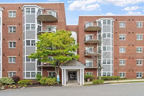148 Main St #S327, North Andover, MA 01845