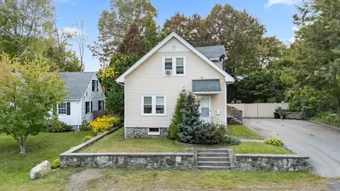 9 Emily St, Worcester, MA 01606