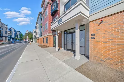 320 Maverick St #405, Boston, MA 02128