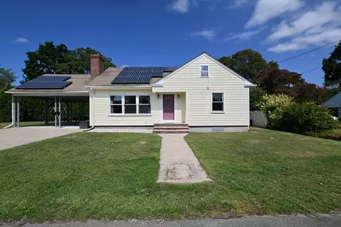 33 Harbeck St, Acushnet, MA 02743