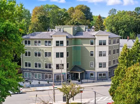 18 Robert St #14, Boston, MA 02131