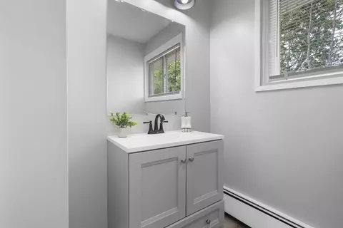 Bath - 92 Blue Bell Rd, Worcester, MA 01606 photo 2 of 3