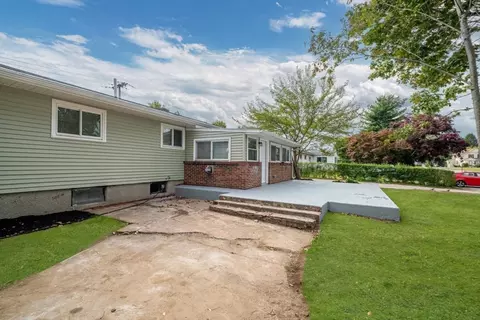 Exterior - 92 Blue Bell Rd, Worcester, MA 01606 photo 4 of 5