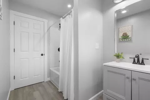 Bath - 92 Blue Bell Rd, Worcester, MA 01606 photo 1 of 3