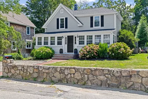 18 Pleasant St, Cohasset, MA 02025