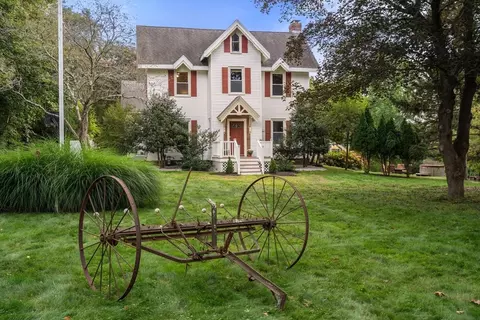 9 French Ave, Wayland, MA 01778