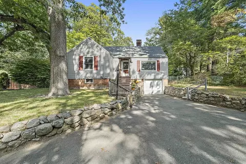 8 Elginwood Rd, Peabody, MA 01960