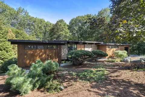 110 Ellis Farm Ln, Melrose, MA 02176