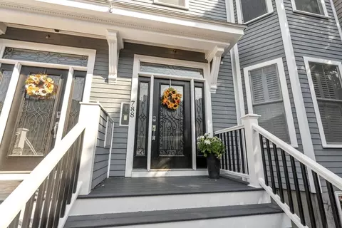 788 E 4th St #3, Boston, MA 02127