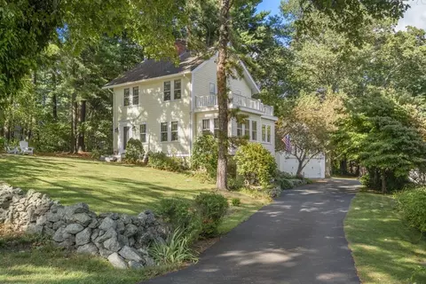 10 Medway St, Norfolk, MA 02056