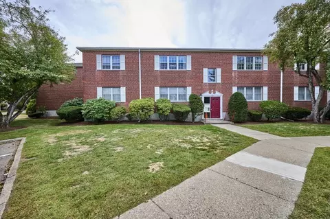 154 Lake Shore Rd #4, Boston, MA 02135