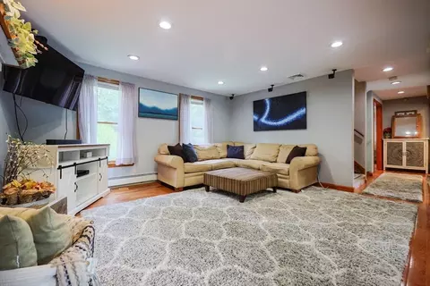 70 Plain St E, Berkley, MA 02779 photo 10