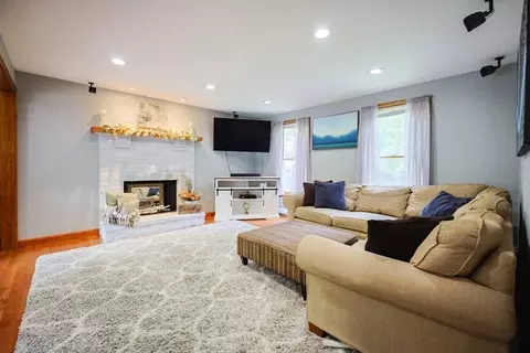 70 Plain St E, Berkley, MA 02779 photo 9
