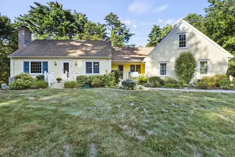 122 Quanapoag Rd, Freetown, MA 02717