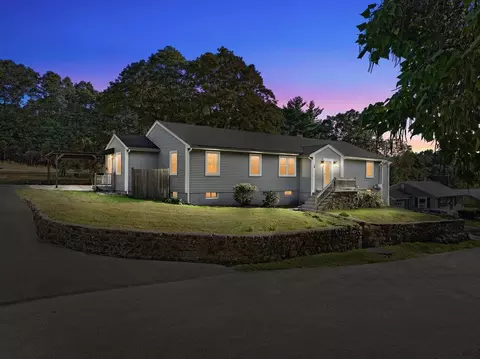 11-13 Malquinn Dr, Hopedale, MA 01747