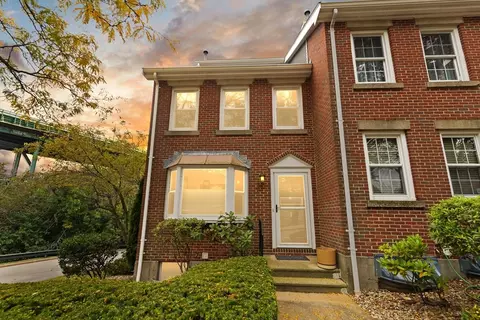 1 Boatswains Way #1, Chelsea, MA 02150