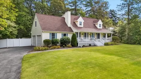 51 Swan Dr, Taunton, MA 02718