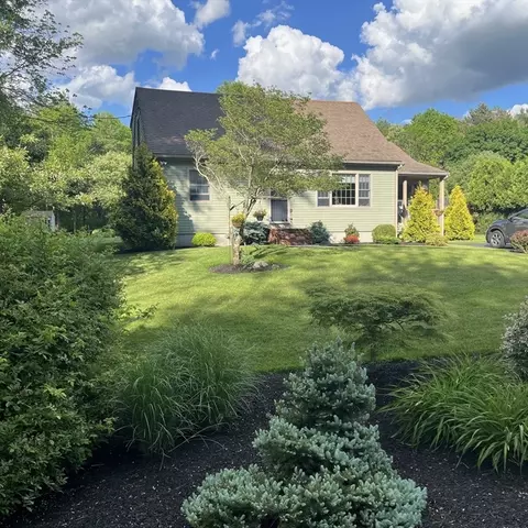 702 High Hill Rd, Dartmouth, MA 02747