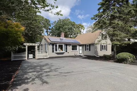 850 Queen Anne Rd, Harwich, MA 02645