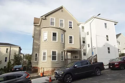 17 Vinson St, Worcester, MA 01605