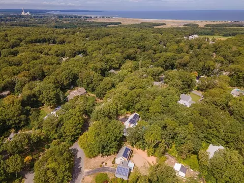 7 Horseshoe Cir, Sandwich, MA 02563