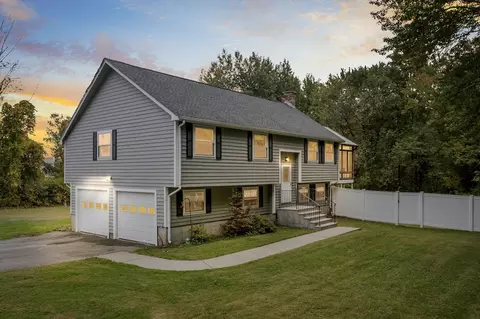 12 Longmeadow Ln, Medway, MA 02053