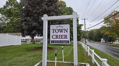 41 South St #17, Easthampton, MA 01027