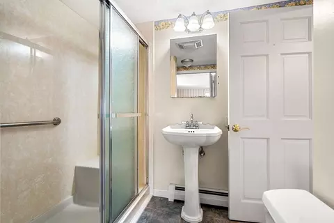 Bath - 16 Marion Ave, Beverly, MA 01915 photo 2 of 3