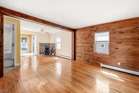 Living - 16 Marion Ave, Beverly, MA 01915 photo 5 of 7