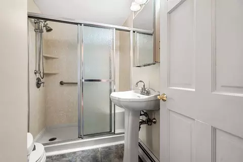 Bath - 16 Marion Ave, Beverly, MA 01915 photo 1 of 3