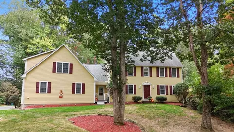 13 Crowe Farm Ln, Norton, MA 02766