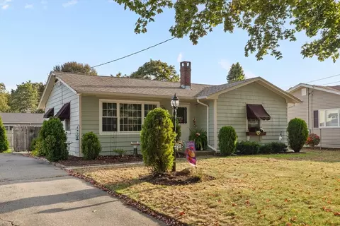 62 Longview Rd, New Bedford, MA 02745