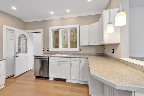 24 Taylor St #1, Gloucester, MA 01930 photo 13