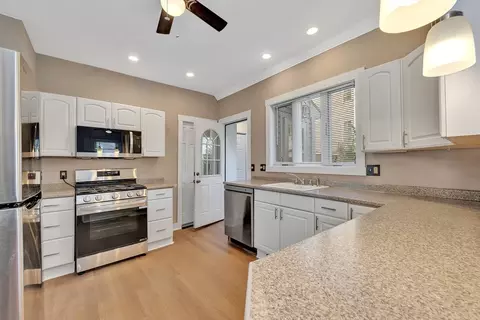 24 Taylor St #1, Gloucester, MA 01930 photo 11