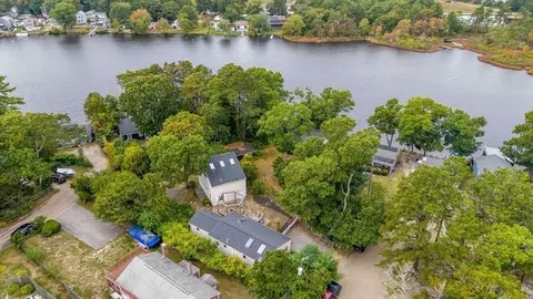 6 Agawam Dr, Wareham, MA 02538