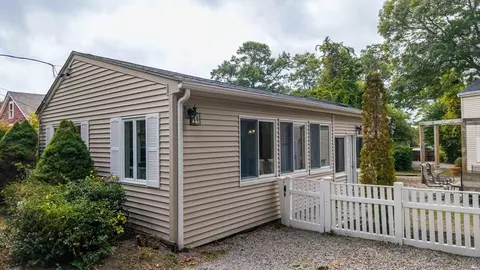 6 Agawam Dr, Wareham, MA 02538 photo 4