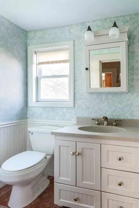 7 Kent Cir, Gloucester, MA 01930 photo 13