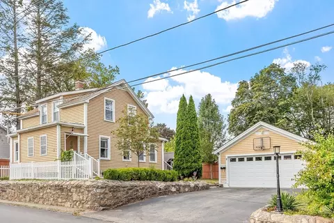 5 1st St, Webster, MA 01570