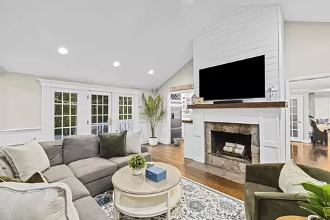 Living - 11 Golfview Dr, Hingham, MA 02043 photo 2 of 4